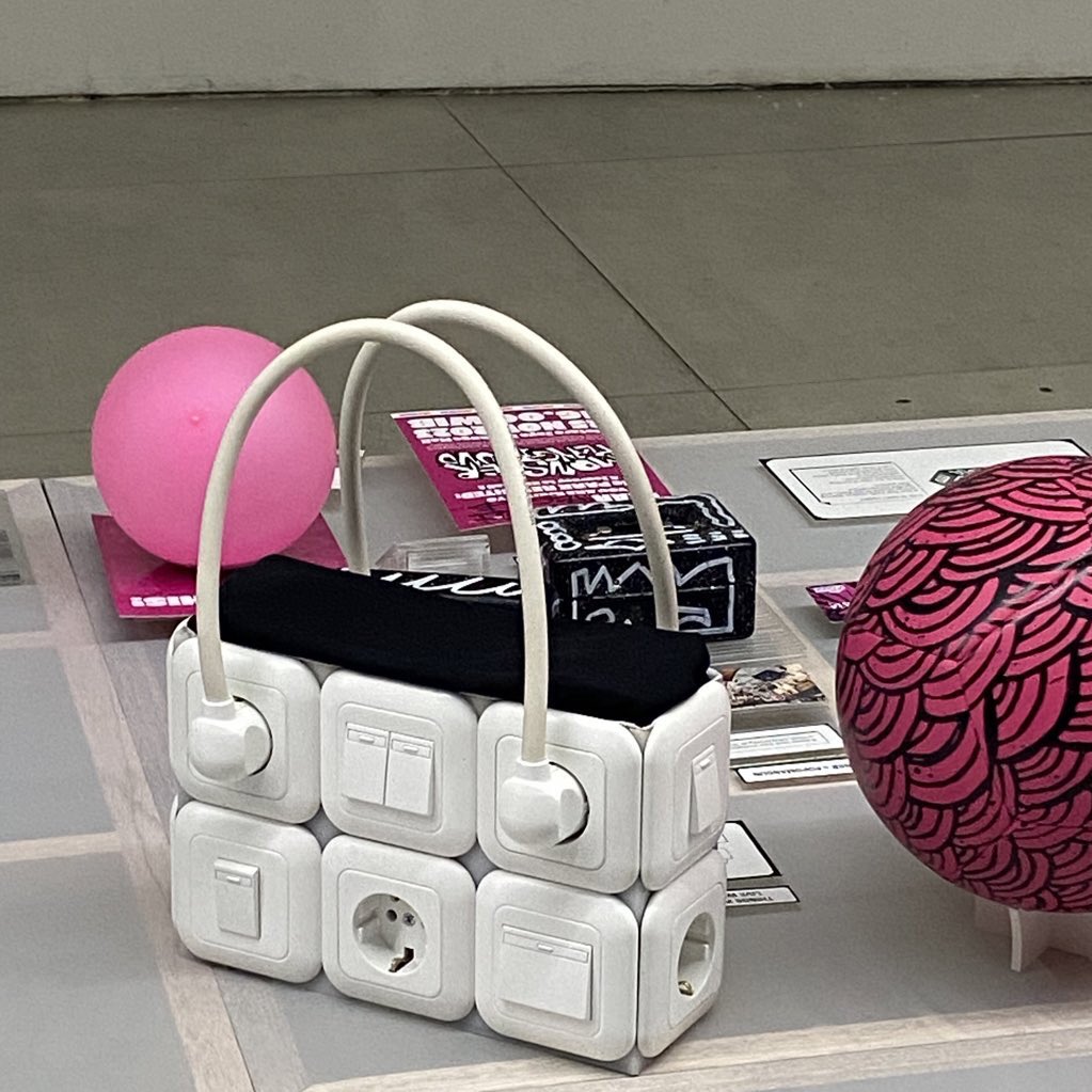 kronissant's tweet image. went to design week yesterday, here’s a few things that caught my attentions, super cool detail, super cool concept ⭐️