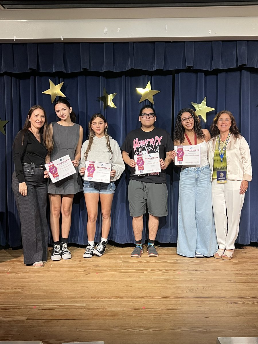 principal_cbhs's tweet photo. Celebrating our incredible Lightning artists at this year’s Reflections showcase! 

🎨🎬📸

Students brought the theme “I Belong” to life through powerful visual art, photography, music, literature, and dance. Proud of their creativity, courage, and voice. 

#LightningFamily https://t.co/pszk8Nltkj