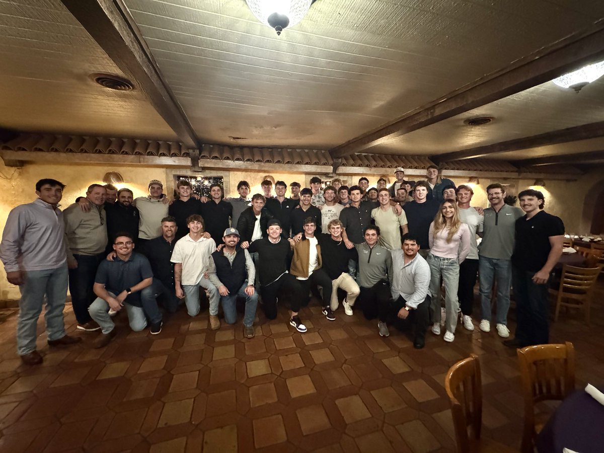 KirkSaarloosTCU's tweet image. Team Thanksgiving dinner.  Thankful for this group of players/coaches/staff.  

Shoutout to @JoeTGarcias for taking care of us.

@TCU_Baseball