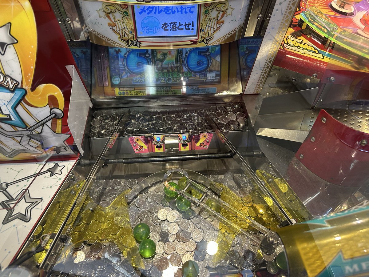 Taito_Settsu's tweet photo. おはようございます🌞
朝から修理してますので、センター払出し復活しました⭐️

Jpですが、青、赤1000、ゴールド5000に設定させて頂いてますので皆様のご来店お待ちしております😃

来月16日にはスピンフィーバー2が導入予定！？！？
#スピンフィーバー
#タイトーFステーション摂津富田店 https://t.co/ar64D4Dq82