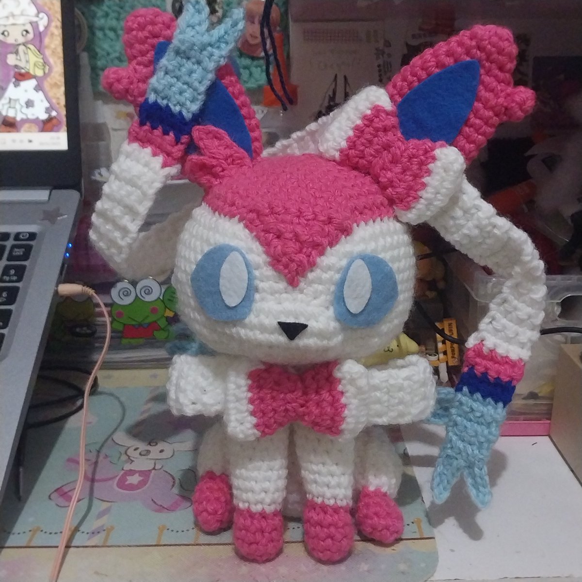 ran__poe's tweet photo. NASCEU O SYLVEON !!!! https://t.co/qMnWAsiV36