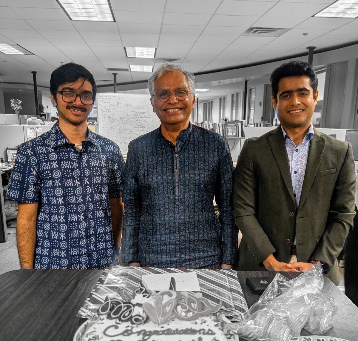 Un médecin par jour éloigne la pomme… 😋

 Docteur ! @karthikv792 (19/11) & Dr ! @sbhambr1 (11/20) @SCAI_ASU