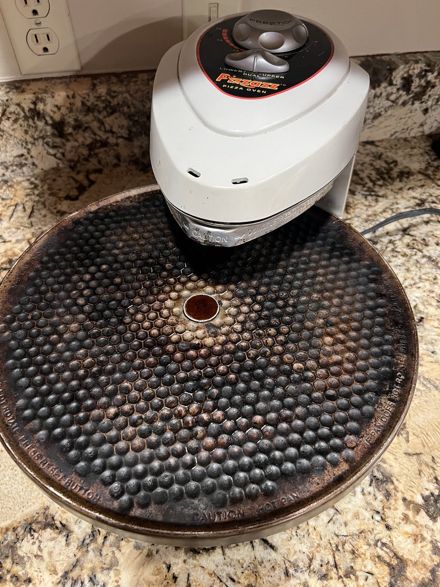 BrandonMileski's tweet image. It is with sadness that I announce the passing of my Pizzazz Pizza Oven. The Pizzazz died today at the age of 27. I am heartbroken. The Pizzazz will remain in my heart forever. Please respect my privacy at this time.