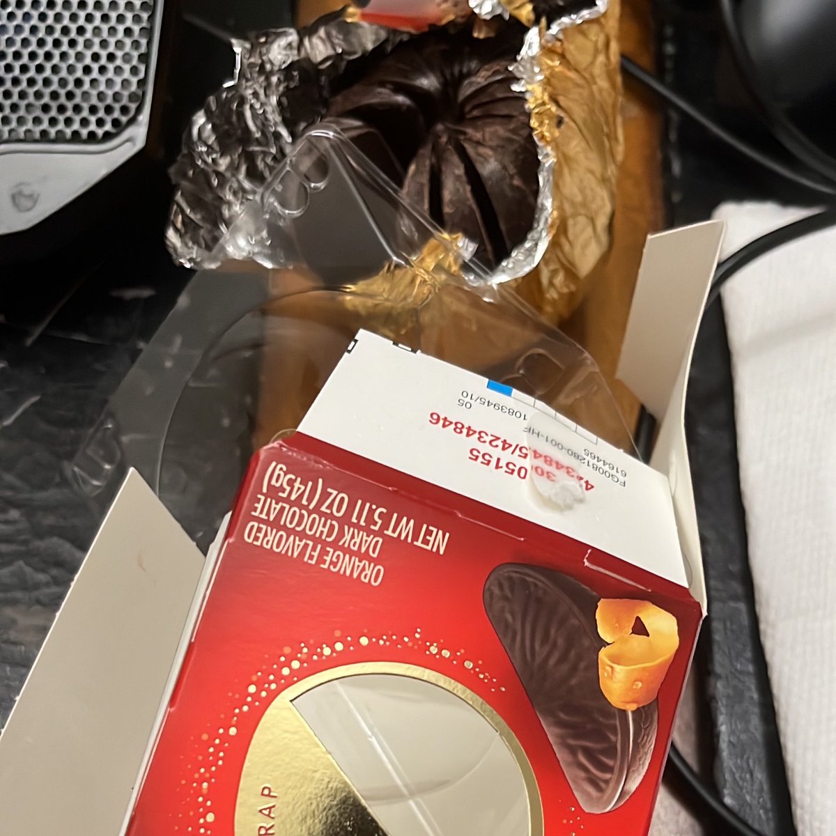 DatacattePHX's tweet image. ONE!
*drop onto desk*

TWO!
*drop onto desk*

THREE!
*drop onto desk*

FOUR!
*drop onto desk*

FIVE!
*drop onto desk*

JUST OPENED A TERRY’S DARK ORANGE LIVE 👹