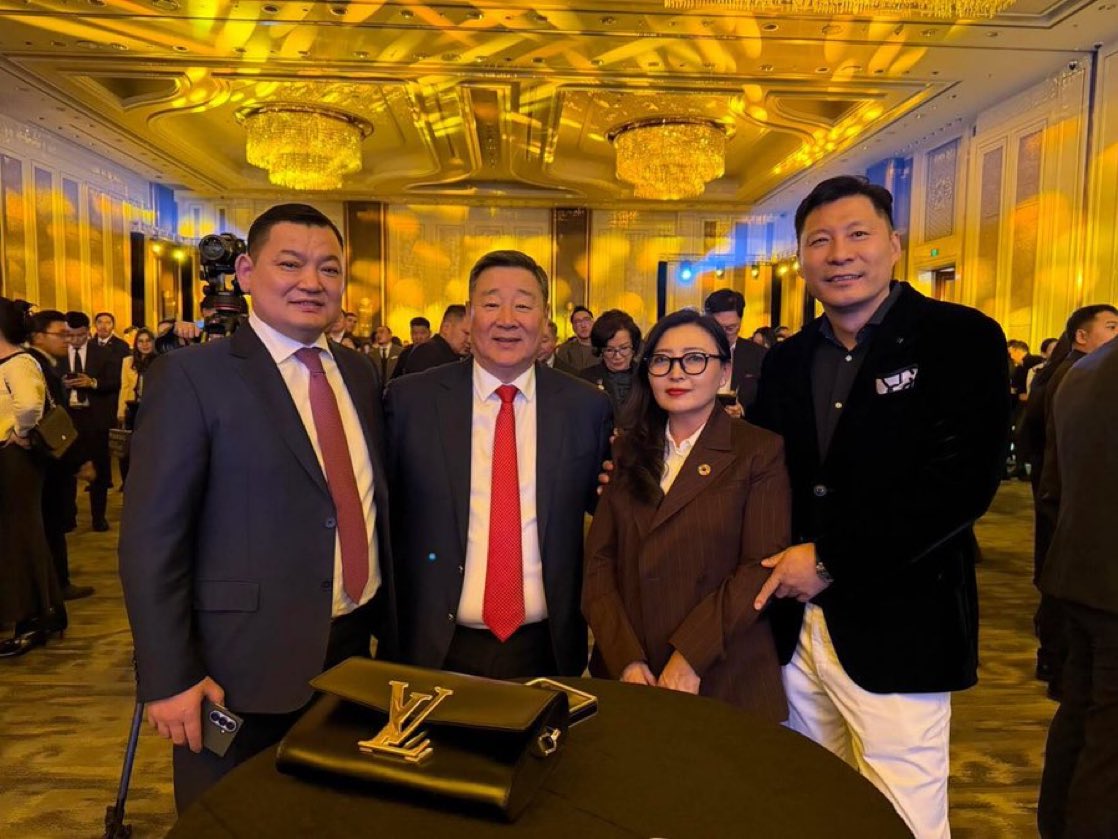 Ямар том LV бээ.