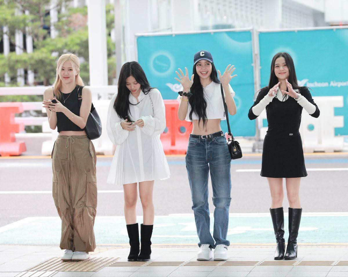 lalarubyjshai_m's tweet image. BLACKPINK is coming to the Philippines today.