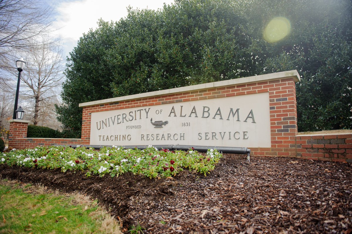 UofAlabama's tweet image. UA’s new High Performance Computing and Data Center is putting cutting-edge AI in the hands of students, unlocking new possibilities for research and discovery. Read more about how AI is powering new breakthroughs and opportunities at UA → go.ua.edu/48lBKSi