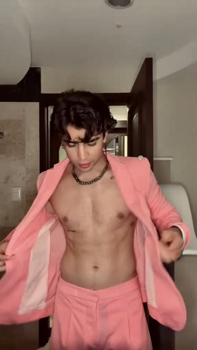 NarMG90's tweet image. Ay bebé, entiendo tanto que estén más al pendiente de ti que de sus favs 

HOST MERCURY X TU AWARDS