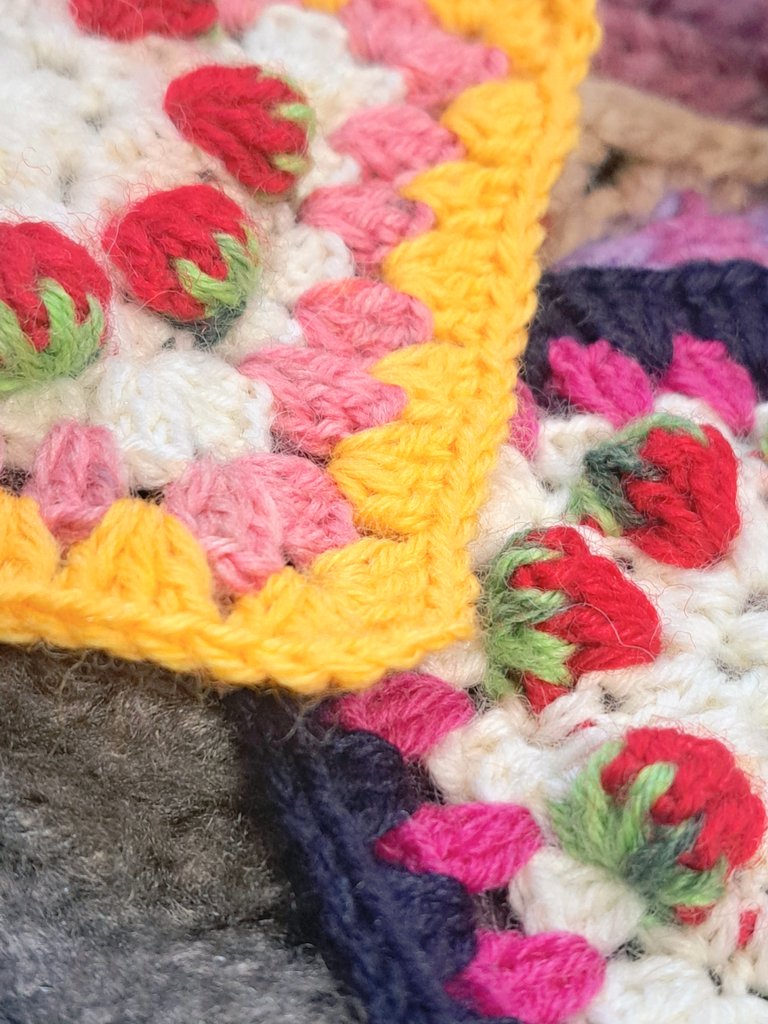 netarou_amuamu's tweet image. #Ravelry
#GrannySquareMe さんより
今日はいちご🍓ちゃん(◍ ´꒳` ◍)b