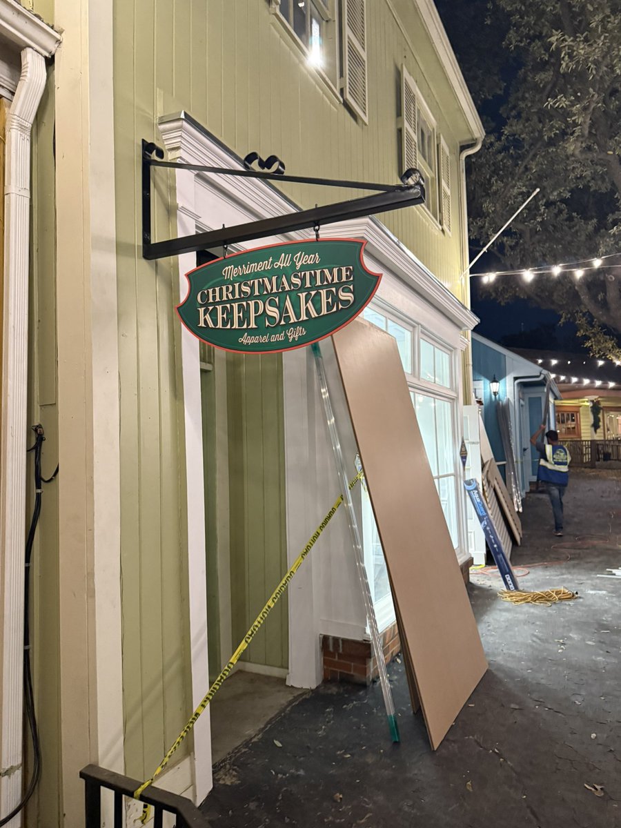 As we prepare to unwrap the 40th anniversary of Holiday in the Park, how many park improvements can you see in these photos? See you around the park. 🎄 The best adventures are yet to come! <a href="/SixFlagsOverTX/">Six Flags Over Texas</a>