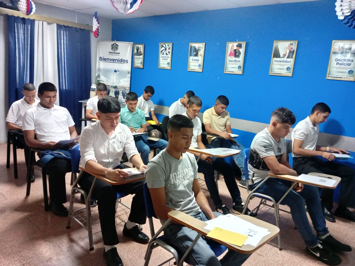 policiadepanama's tweet image. #Únete | Jóvenes de la provincia de Herrera, inician el proceso de reclutamiento y selección, para la carrera de Agente Técnico en Seguridad Pública y Oficiales de Policía. #DiosyPatria