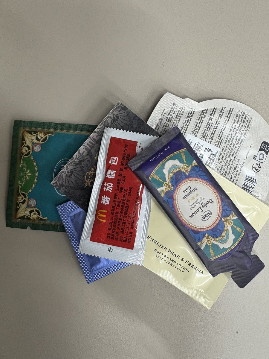 Sayodocha's tweet photo. 關於雷吉寄給我的包裹

@RegiUni_SSTW 你是不是抽屜看有什麼東西清一清寄給我 https://t.co/wIgoFXilIQ