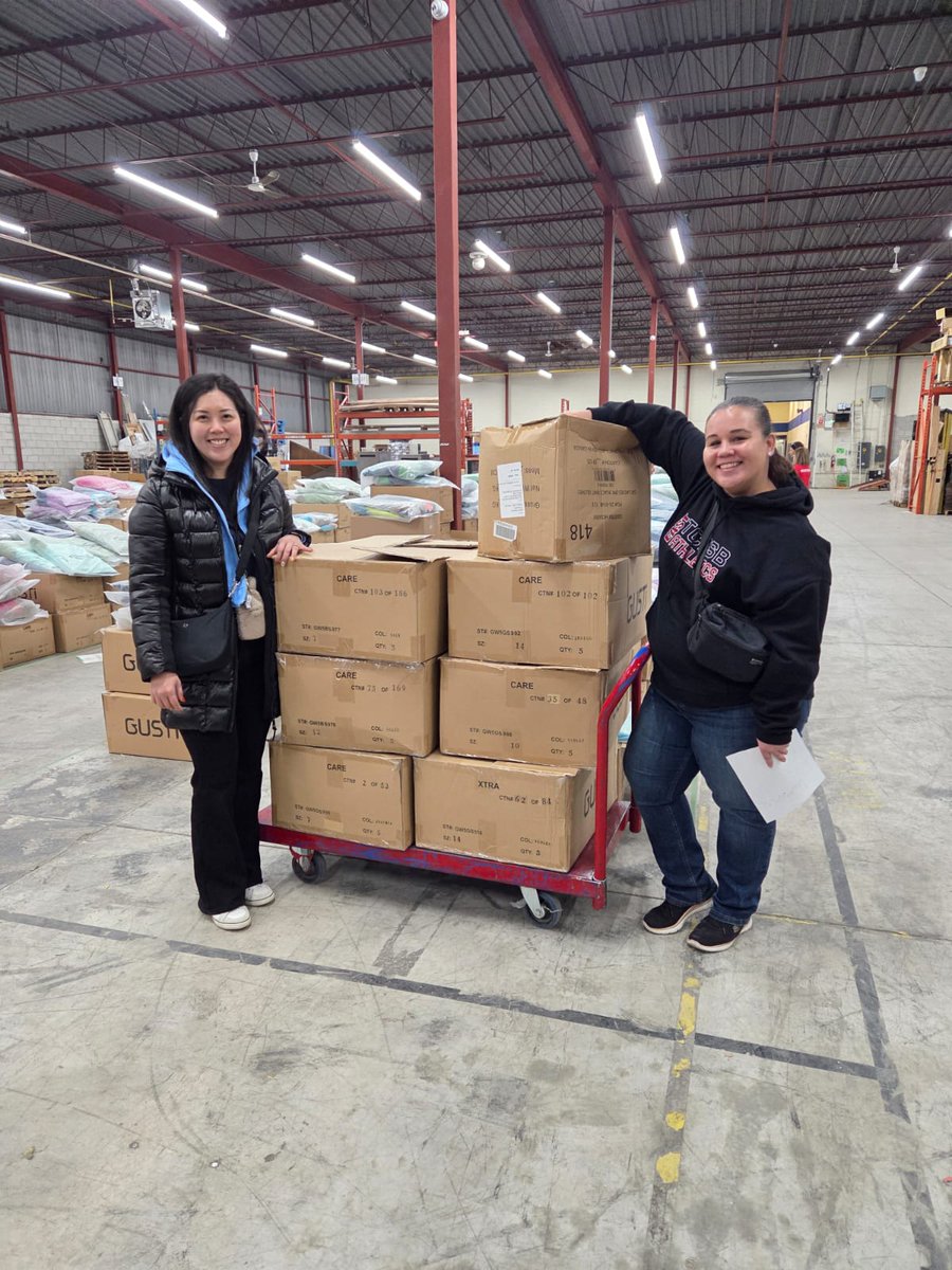 knittingteacher's tweet photo. Had the opportunity to pickup some winter jackets, hats and gloves all provided to us by the @JaysCare foundation. On behalf of the coaches and athletes from Holy Spirit, thank you for this incredible gift! Our hearts are over flowing with gratitude to this foundation. https://t.co/FjS7B7IybL
