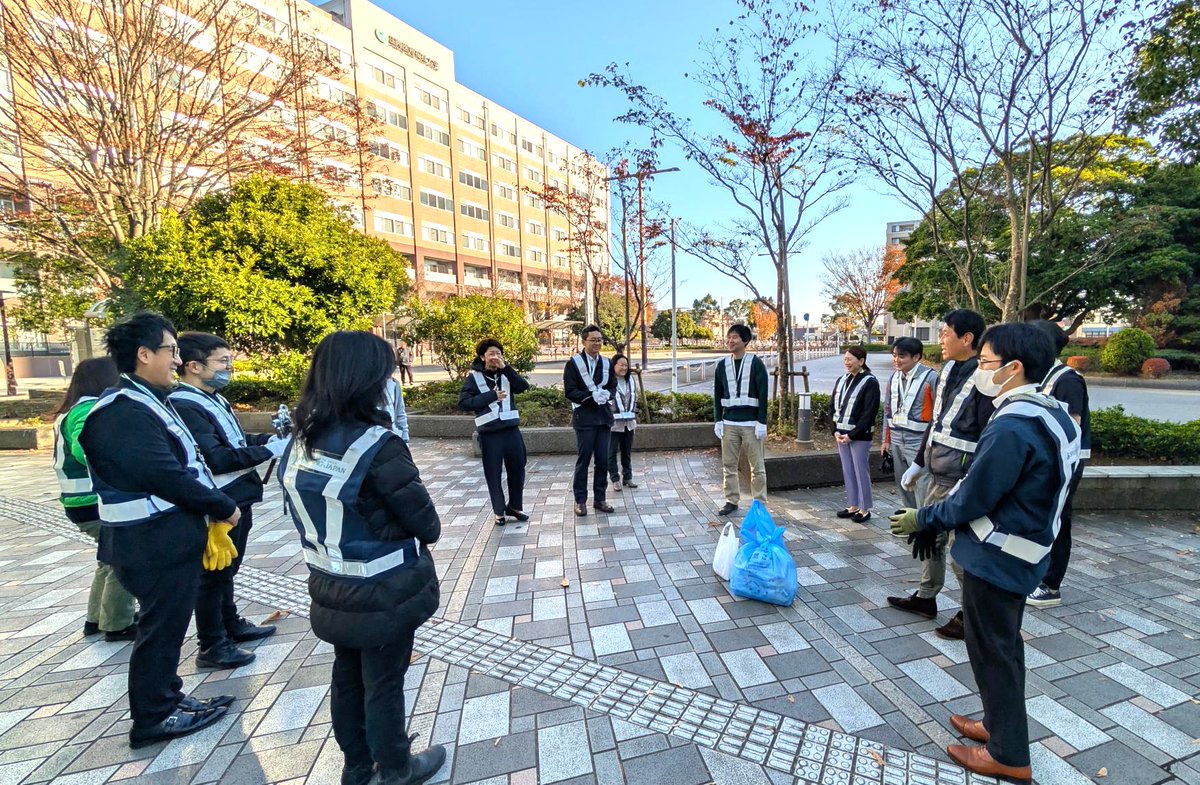 springjapan0801's tweet image. ／
#朝の清掃活動 🧹
＼
今日もいつもより少し早起きして #社長の浅見 と清掃活動をしてきました🍁身体あったまるね～☺なんて話ながら #紅葉 の中での #朝活 は、街もキレイになり地元の皆さんとのあいさつでの交流もあり、続けていて嬉しいことのひとつです👍…