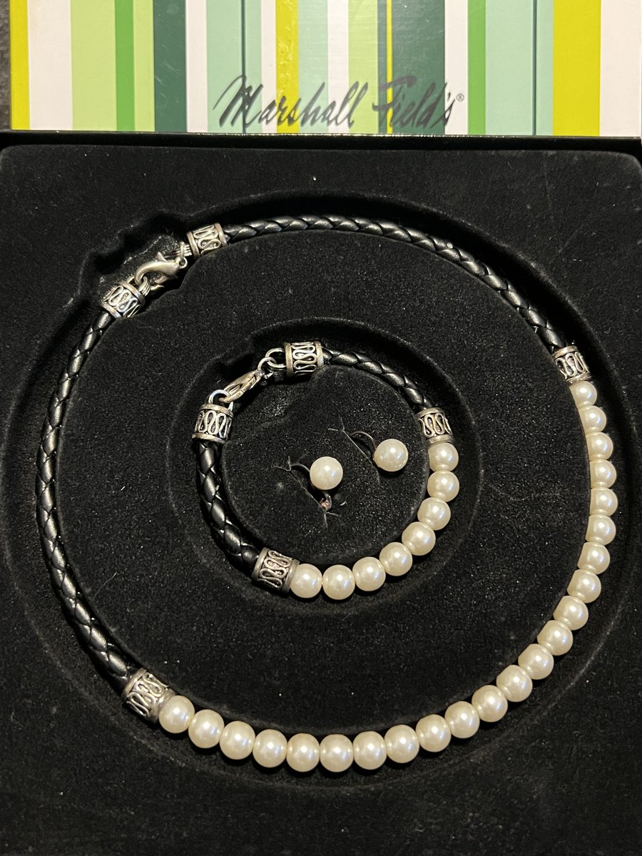 BOHO #VINTAGEJEWELRY GIFT SET #Pearls #Leather 1990s NEW NOS #MarshallFields Box 
ebay.us/m/BtWn55 

#vintagejewelry #vintagegifts #vintageaccessories #vintagestyle #vintagegiftideas #giftsforher #BOHOjewelry #bohemianstyle #leatherandpearls #uniquegifts #retrofashion