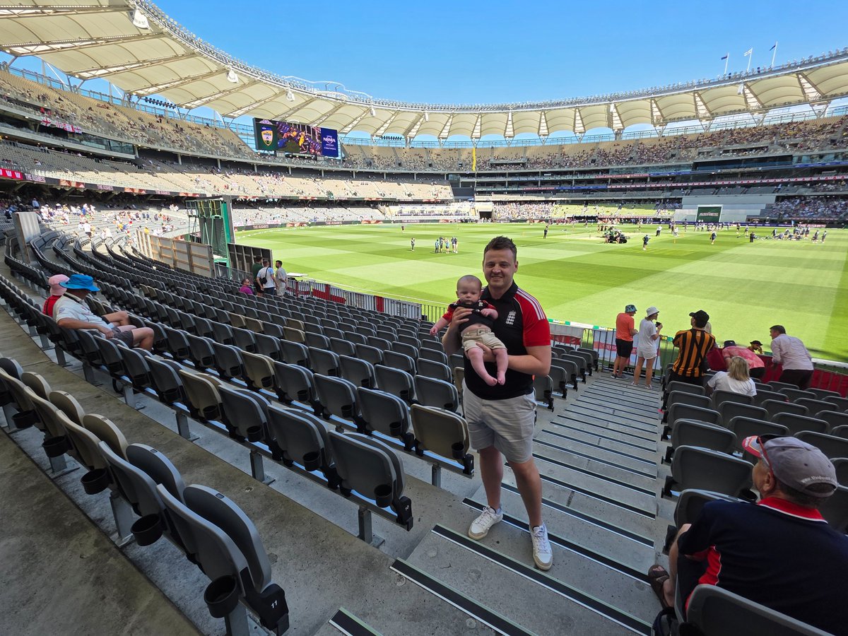 Robin Evans tweet media