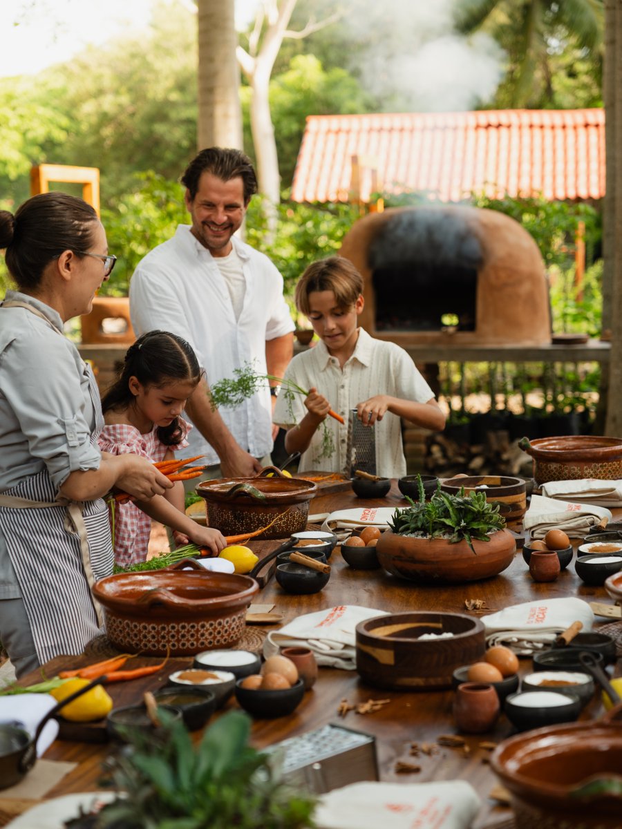 FSTamarindo's tweet image. This holiday season, step into the joy of creation at Rancho Lola. Forage fresh ingredients—eggs, carrots, and honey —and bake a rustic carrot cake from scratch. Because at Tamarindo, the sweetest memories are the ones you make by hand.

#FSTamarindo #ExperienceFS #ForTheSeason