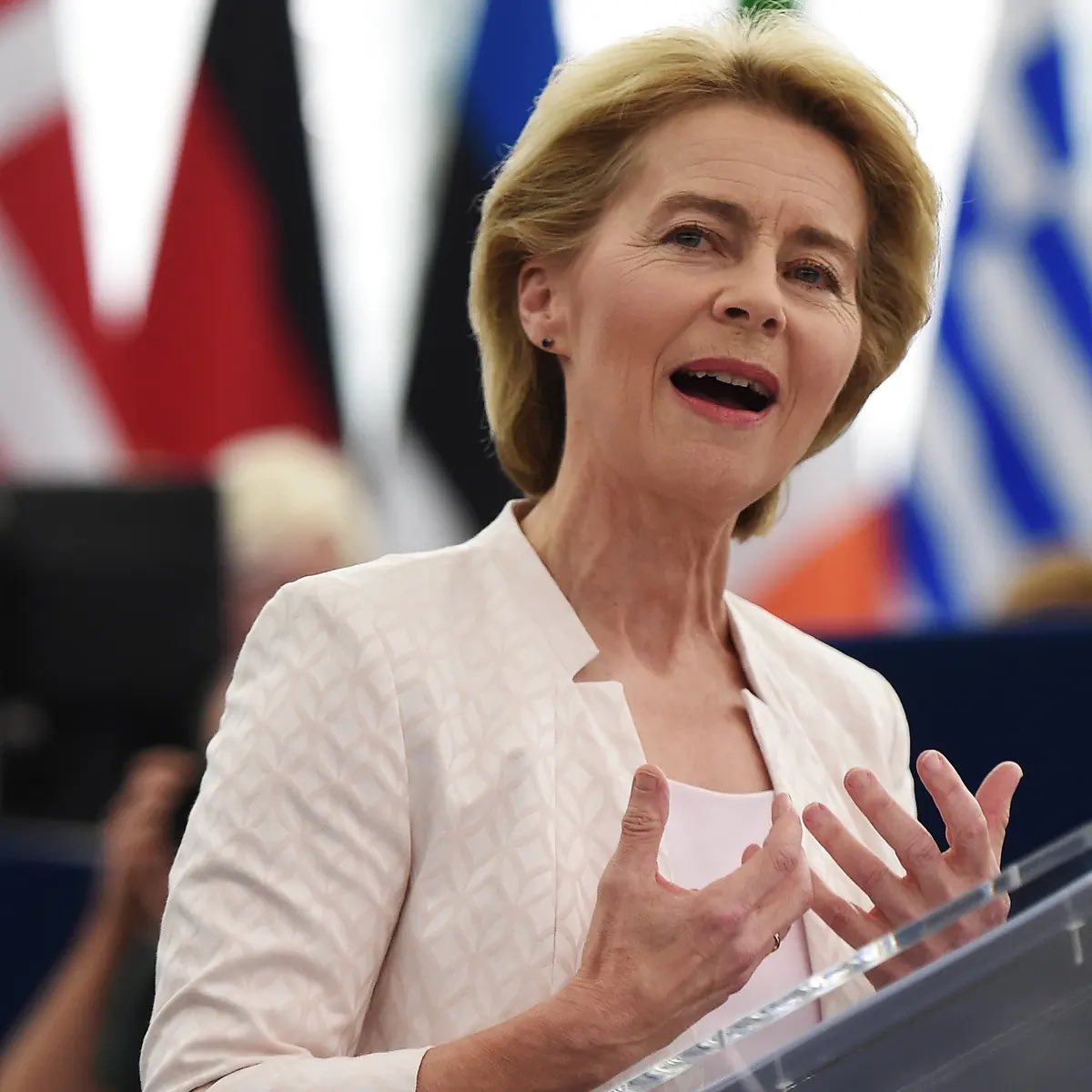 RjeyTech's tweet image. She runs Apple.

iykyk.