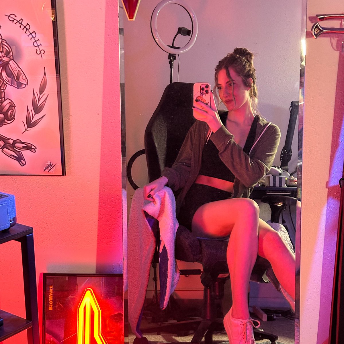 basicwitgirl's tweet image. 🔁 Date with Mandy
♥️ Date with Blonde Blazer
#dispatch