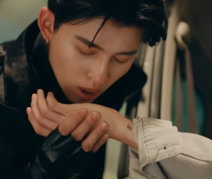 adrixloa22's tweet image. “Cuando Pond 🐻 cuida a Phuwin 🐼y Phuwin 🐼sonríe por Pond🐻, el cielo suspira🥰.”

PONDPHUWIN WITH TUSONMHEE

#TusonmheexMeandThee