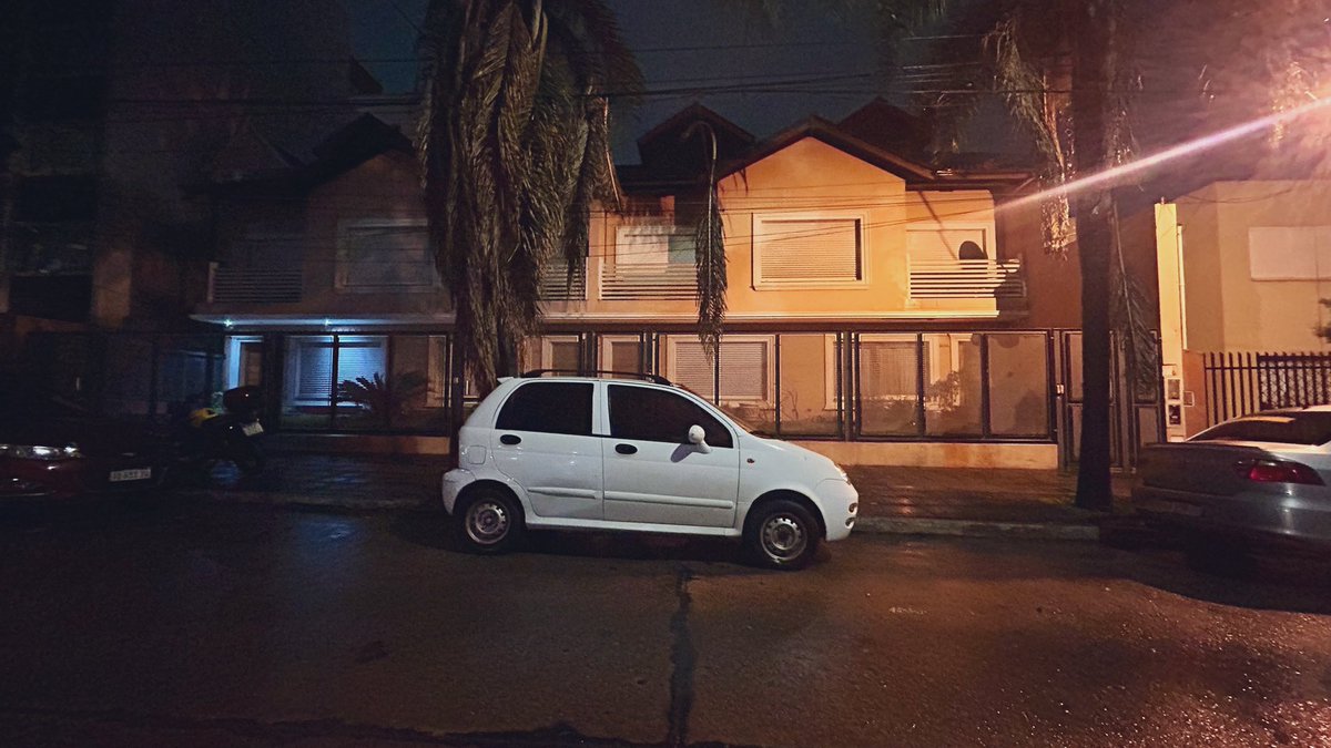 FSFran's tweet photo. Si vivís en una cuadra repleta de edificios y encontrar lugar para estacionar suele dificultarse, idealizar venganzas contra esta clase pelotudxs tuvo que seducirte. https://t.co/4DvZTE5LQo