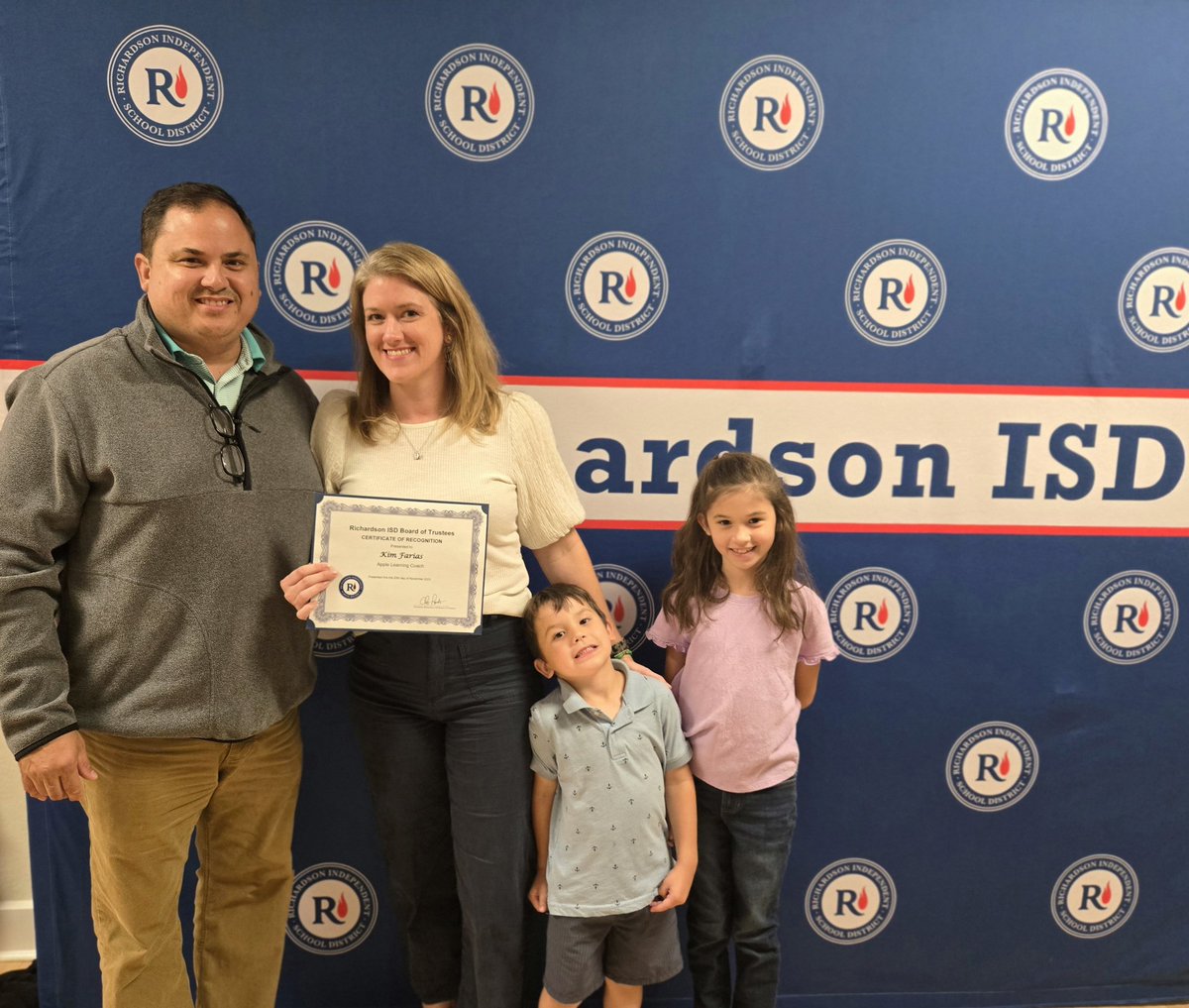 kimperclefarias's tweet photo. Being recognized for our very special spotlight as the only US district featured in @AppleEdu video on the powerful benefits of the #AppleLearningCoach program. This has been an incredible experience! #RISDdreambig @nherisd https://t.co/PT6zvWlkWh