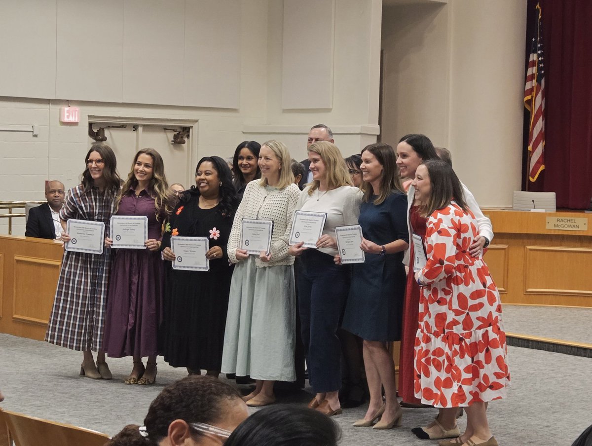 kimperclefarias's tweet photo. Being recognized for our very special spotlight as the only US district featured in @AppleEdu video on the powerful benefits of the #AppleLearningCoach program. This has been an incredible experience! #RISDdreambig @nherisd https://t.co/PT6zvWlkWh
