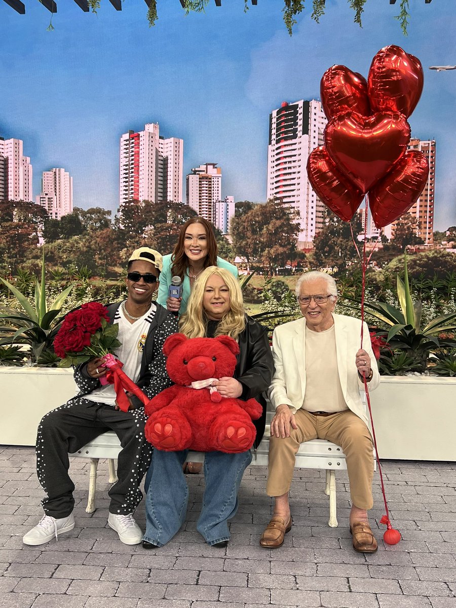 Hoje na Praça é Nossa tem Cabrito Teves disfarçado de Virgínia rs

#virginia #vinijr #humor #apraçaénossa