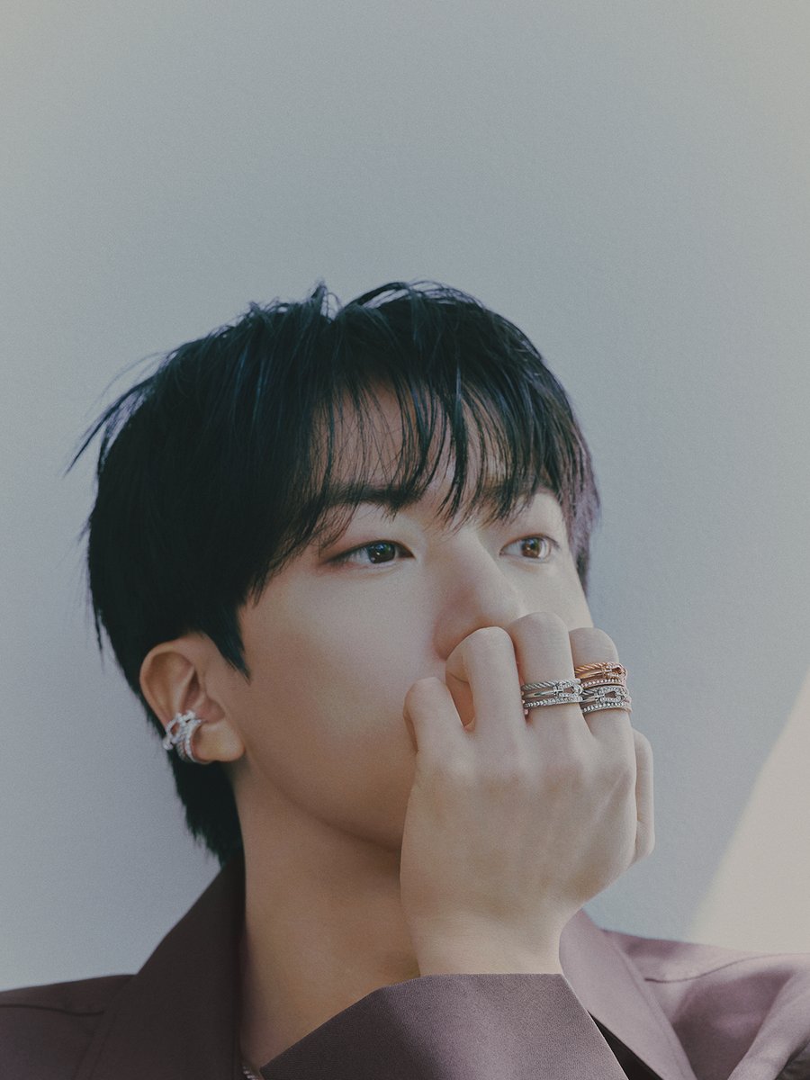 SPUR_magazine's tweet image. FREDのアンバサダーであるBTSのJINさんが表紙を飾るSPUR1月号が本日発売！　誌面では掲載しきれなかった貴重なアザーカットを公開します。#シュプール1月号
🔻詳細はこちら
 lnky.jp/KYu1zSa