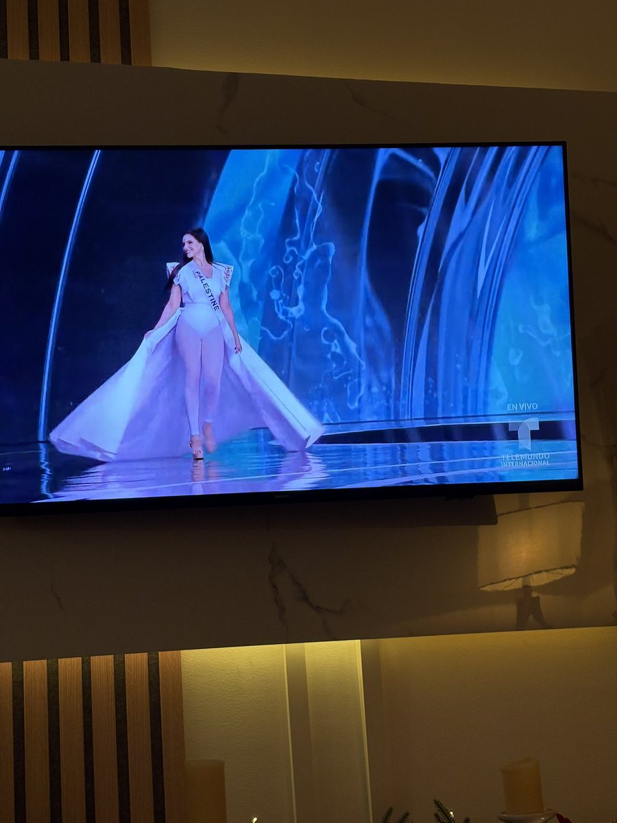 Amo que se respete la cultura de cada país. Hermosa #Palestina presente en el TOP 30 #MissUniverse