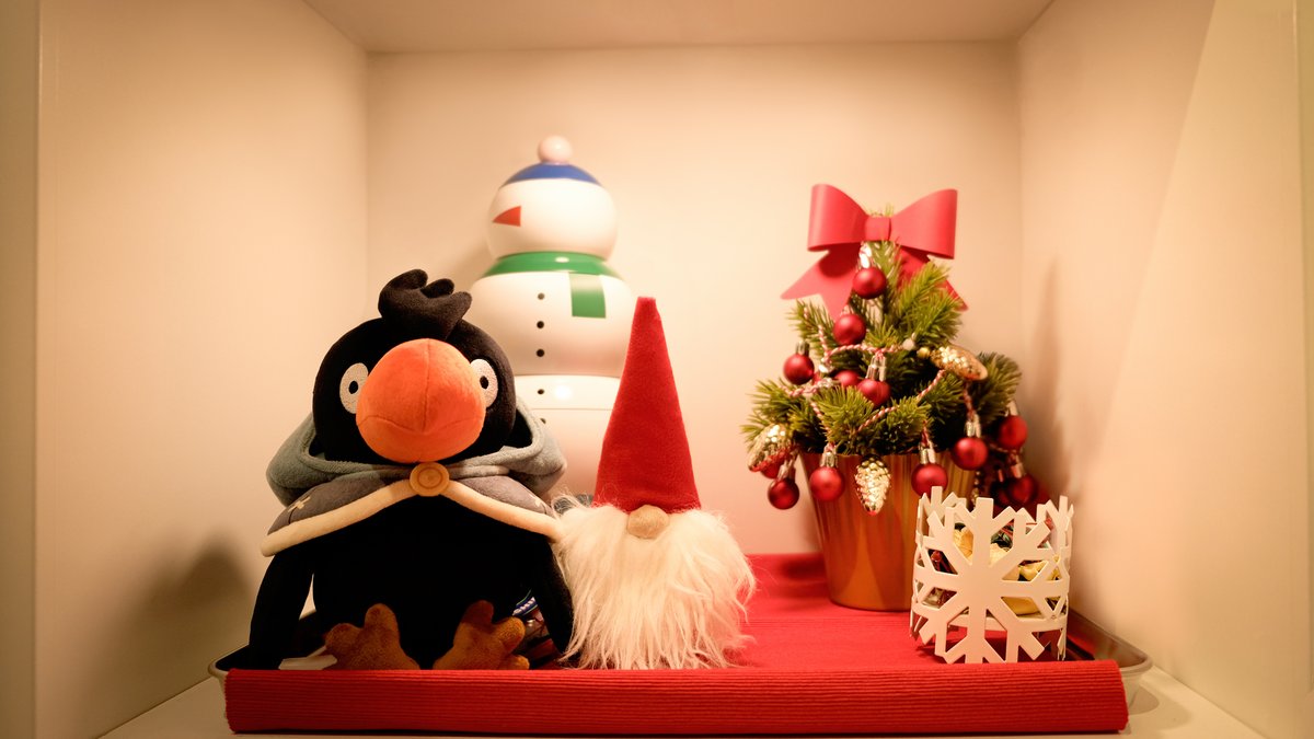 You can finally bring home X, Dr. Fang’s loyal and extremely sassy feathered sidekick. Whether he is whispering secrets, cracking jokes, or quietly judging your life choices, this little raven will stick with you wherever you go.  
👉makeship.com/products/x-plu…