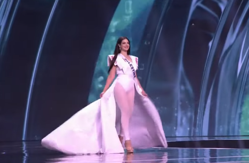 ElFinanciero_Mx's tweet photo. 🌟🇵🇸 Histórico debut para Palestina en Miss Universe 2025
En su primera participación en el certamen, Nadeen Ayoub deslumbró en la pasarela de traje de baño con un diseño modesto y estilizado, adaptado a sus creencias y tradiciones

https://t.co/g9ss14ekiV

📸 redes sociales https://t.co/ZaoN9o01SQ