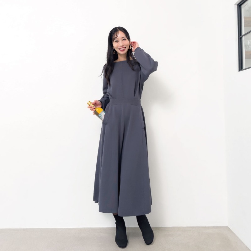 上品&快適さを両立した着回し自在のセットアップ。 トップスはタック