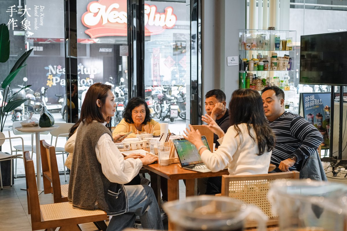 LokyoPack's tweet photo. LOKYO now offers a FREE R&amp;D Day—hands-on beverage testing, ingredient exploration &amp; packaging-fit checks. Create your next hit drink with expert support! 
#LOKYO #BeverageRND #PackagingSolutions https://t.co/Rw0S2DYyI1