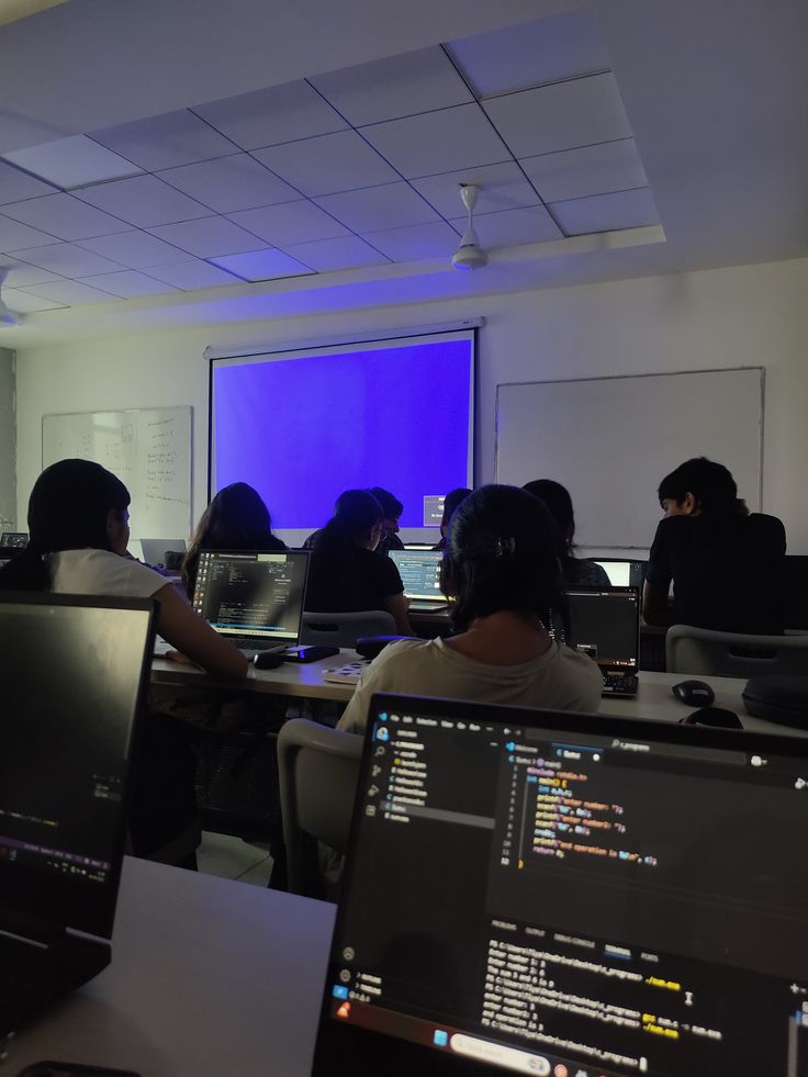 UnseenCoder_'s tweet image. Code. Analyze. Optimize. Repeat.
💻📘