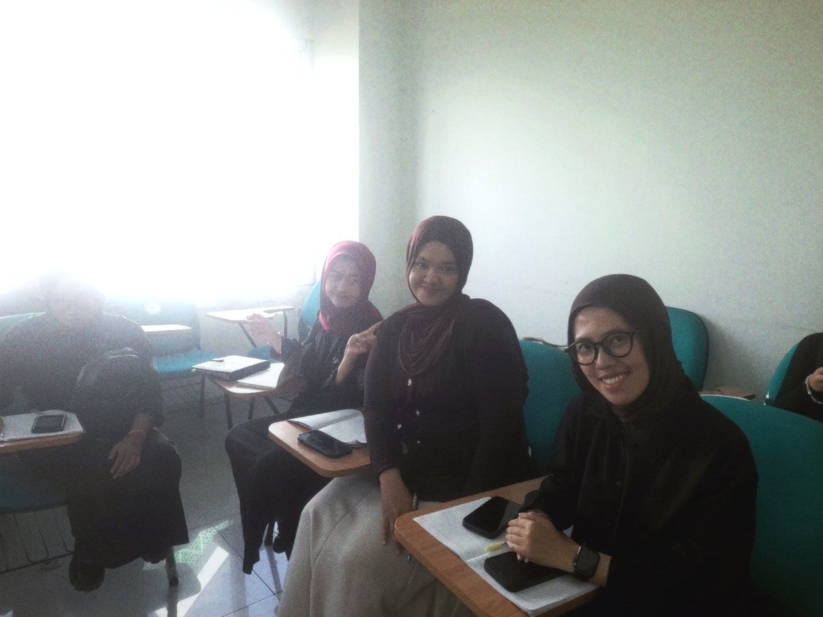 avacarmonia's tweet image. 🎉 FINALLY OH FINALLY… CLASS A&apos;S WRITING PROJECT IS DOOOONE! 
Check out our shiny happy faces 🤩 that’s what happens after receiving mountains of nasihat from Pak Amin (you know how it is 😆)
#ClassA #WritingProject #FinallyDone