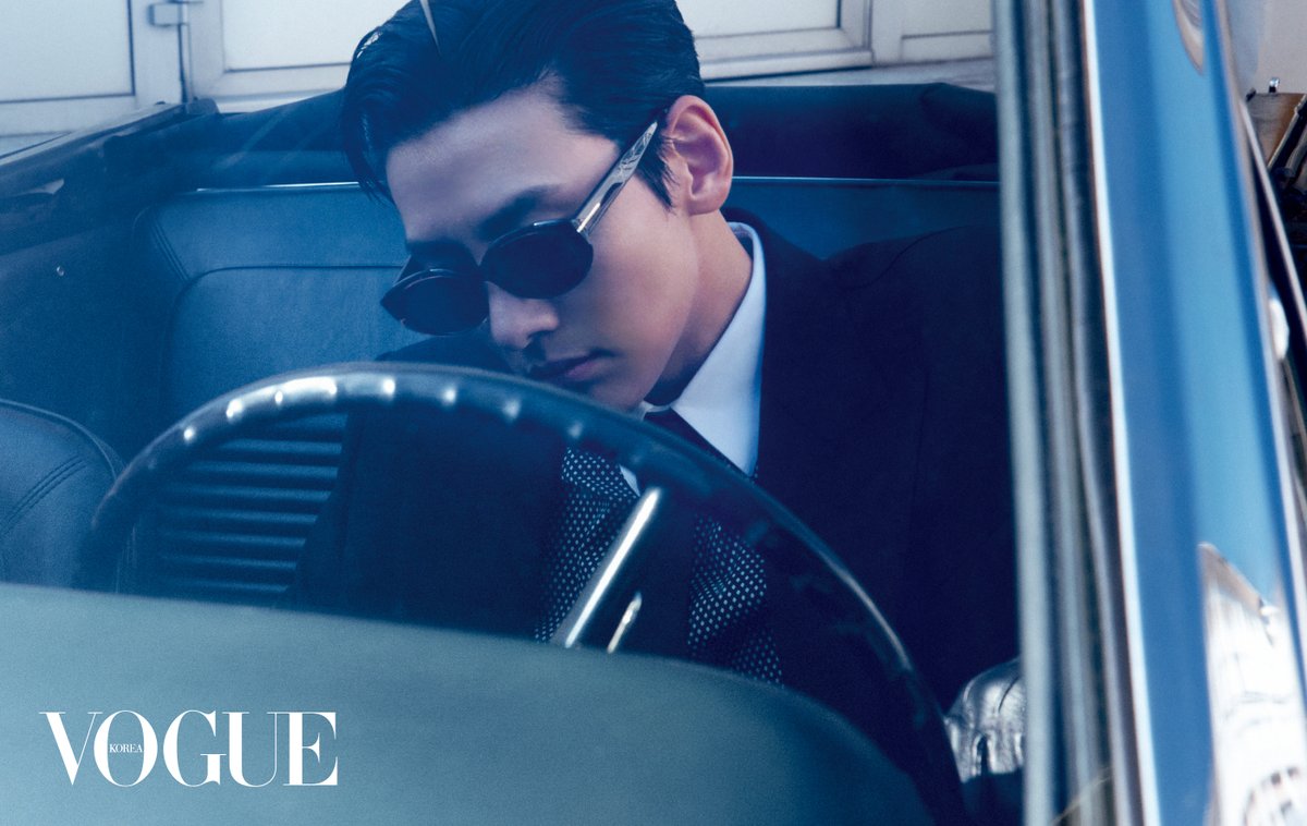 VogueKorea's tweet photo. 빛과 어둠 사이에서, 지창욱과 눈을 맞추는 법.

🔗https://t.co/BWMhjibSvn https://t.co/iGM2HhLr9E