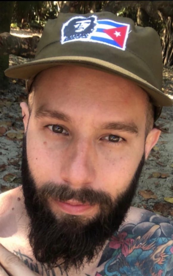 mansillajaime's tweet image. Que @LevyRincon, un contratista del Estado, le diga a Pinchao, un ex secuestrado por la FARC, si “quiere que llame gente”, en medio de una aparente riña, no solo es intimidante, es revictimizante…