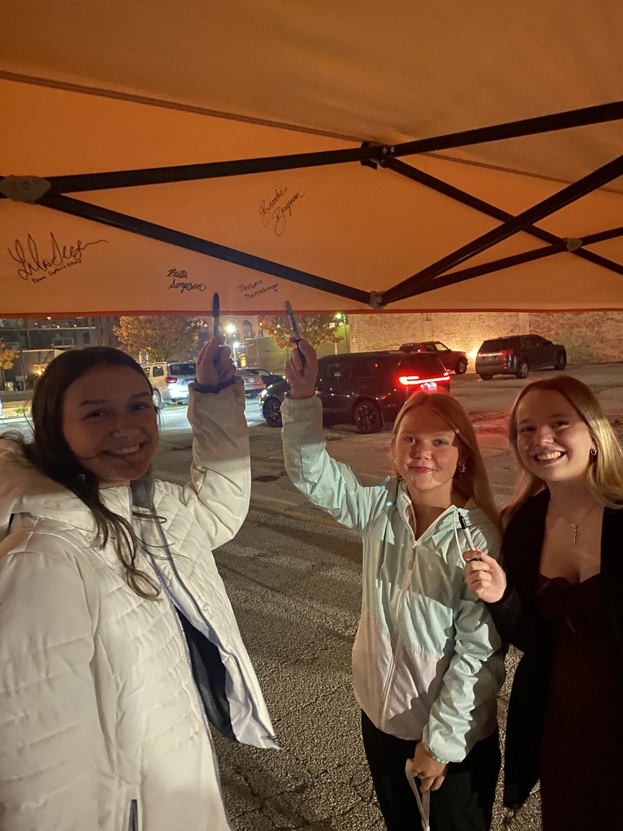 OtsegoKnightsCC's tweet image. Great night celebrating the 2025 Cross Country Season: Awards Night, Senior Speeches, Spaghetti Warehouse, and Senior Sign Out in a Toledo parking lot!