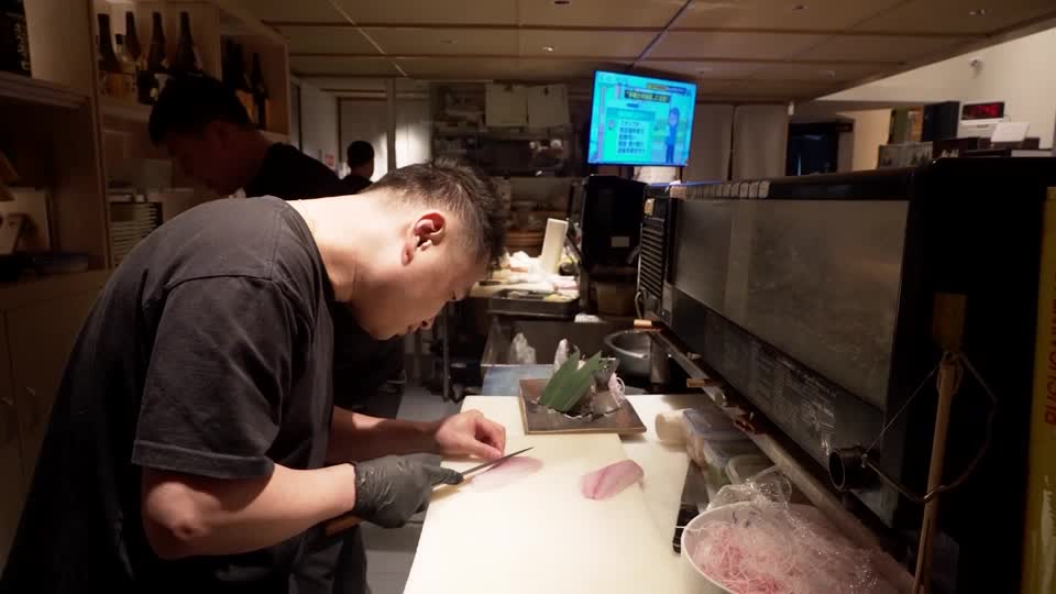 ReutersJapan's tweet image. 上海で日本料理店を経営する伊藤さんは「非常に苦しい」と明かした。
youtu.be/3JYsSJ00PiI