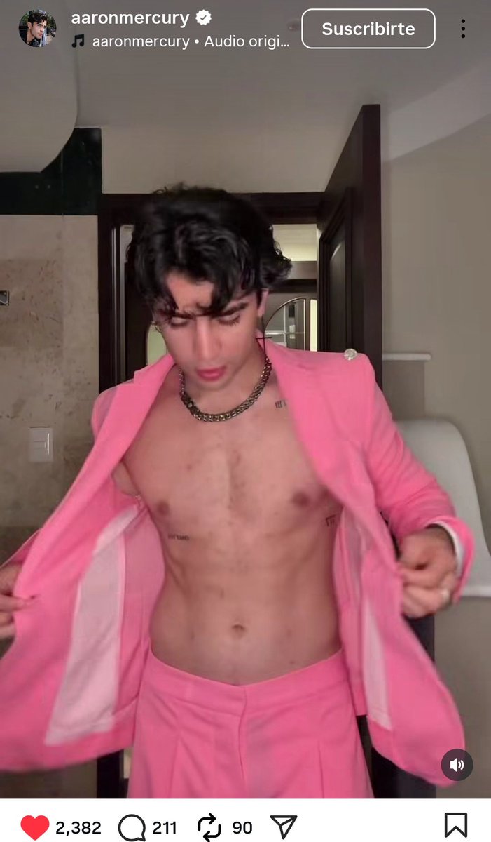 martinzzdannae's tweet image. Lo hermoso que es este hombre 😍🔥🫦

HOST MERCURY X TU AWARDS 
#LaCasaDeAaron #AaronMercury