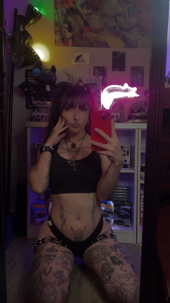 twitch.tv/luucifina Stream is live 🍃🖤