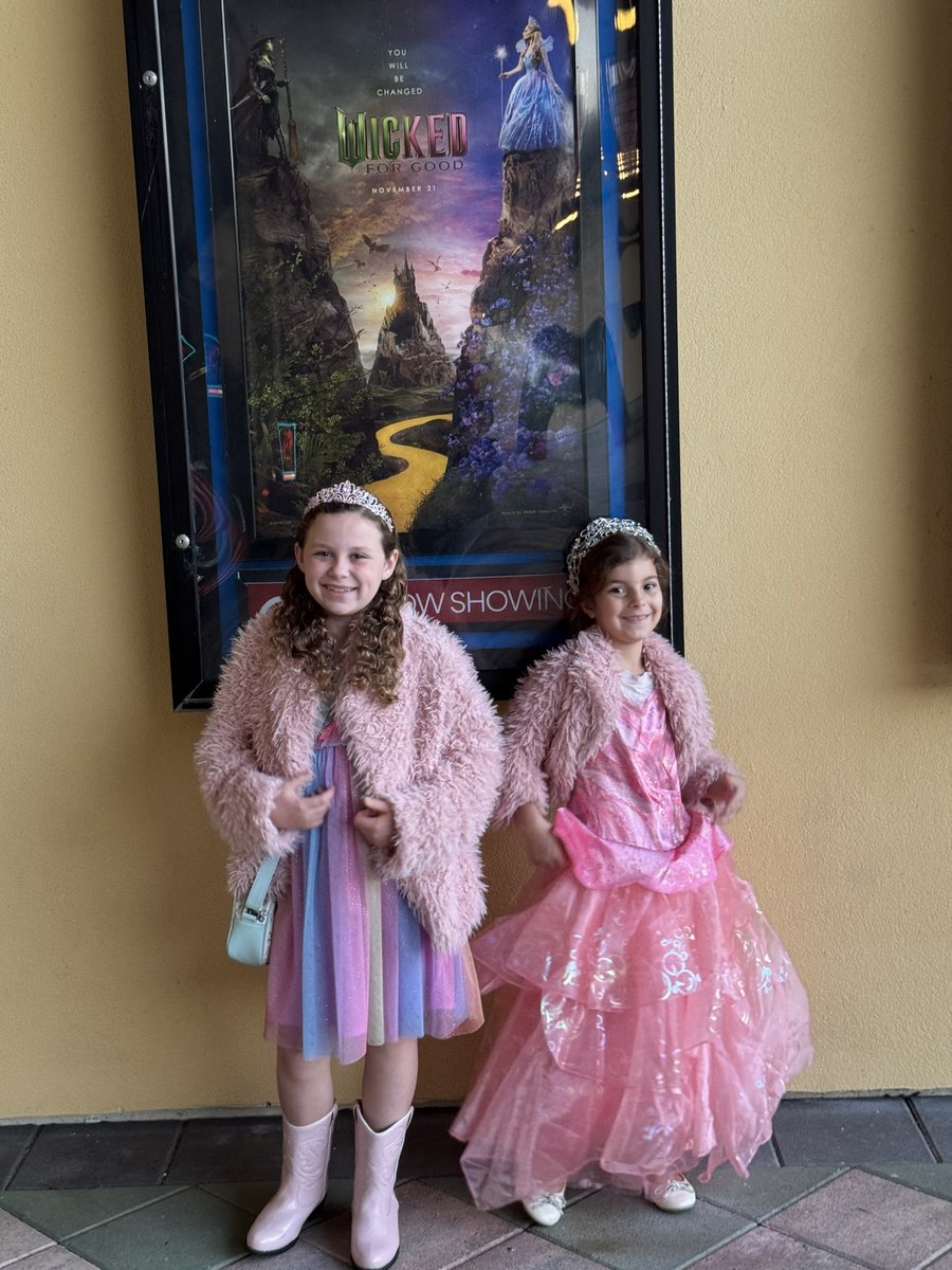 NoCheatCodez's tweet image. Wicked 2 on School Night!

Girls living their best life!

Movies was Amazing!