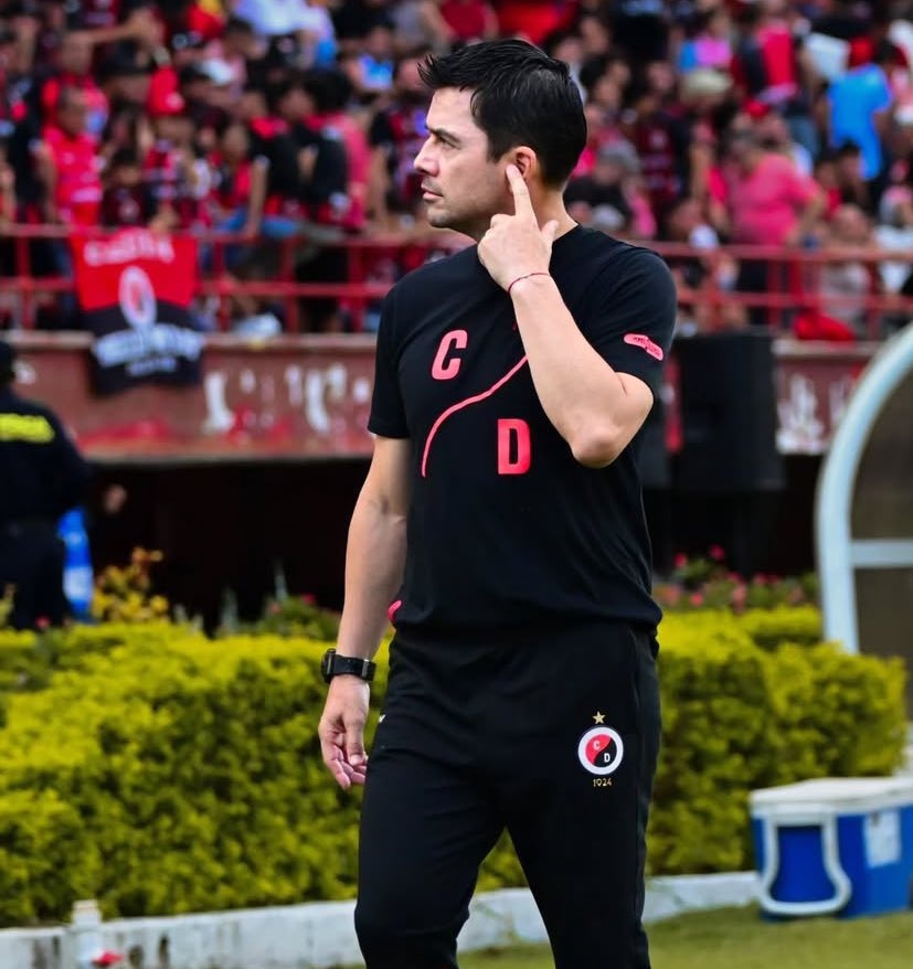 Nos vacunaron ayer ,pero #HuilaNoSeVa 
Prohibido borrar la historia de ese gran equipo