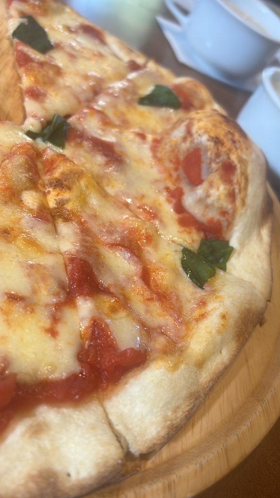 minimum0816's tweet image. 良いんヤバすぎてピザ頼んじゃったよバジル君