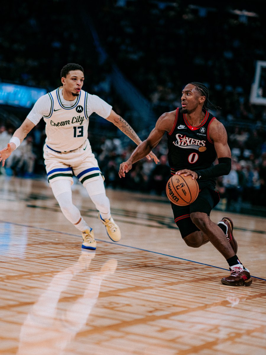 25 PTS early in Q3 for @TyreseMaxey  