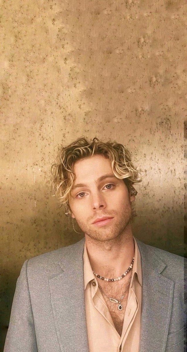 My perfume + 5sos lane <3