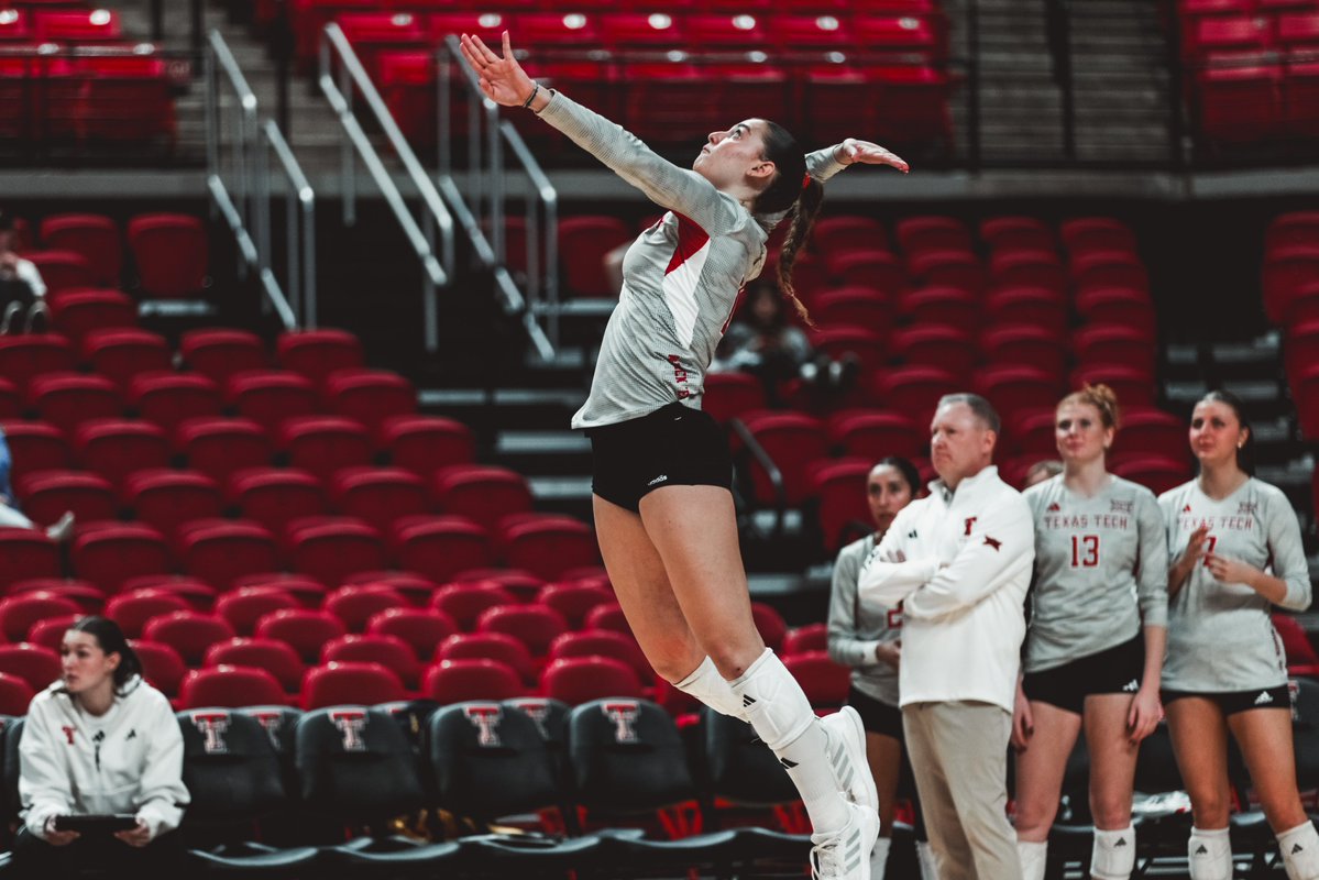 TexasTechVB's tweet image. Kalli has her 7th double-double of the season!