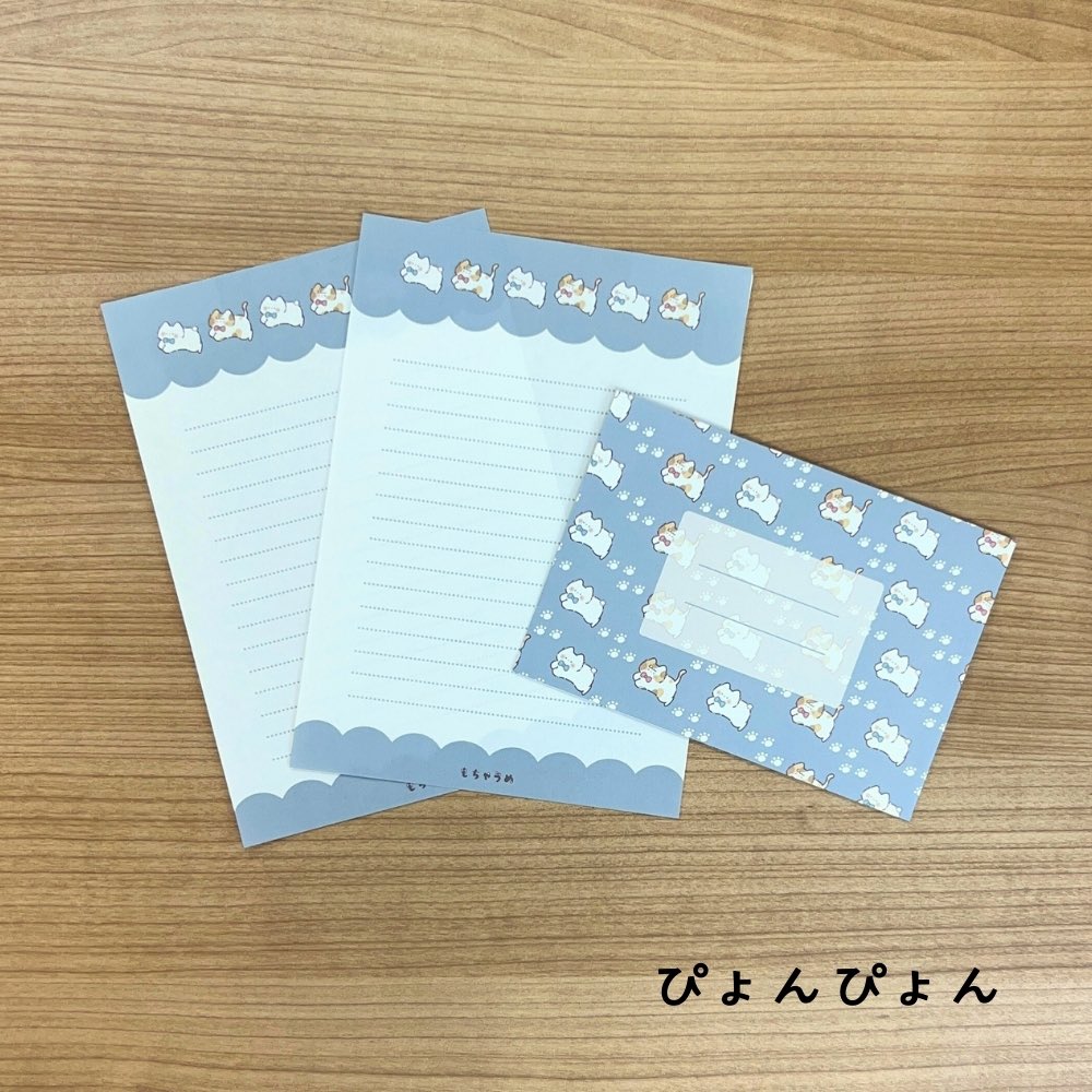 kingco_official's tweet photo. ゆるくて可愛い「もちゃうめ」たちを、大人かわいく楽しめる全4種類でお届けします！
便箋と封筒のセットで、手紙を書く時間がもっと楽���くなるラインナップです💐
🐾 ぴょんぴょん
🐾 かくれんぼ
🐾 のんびり
🐾 カフェ https://t.co/RAWmlm7vxl