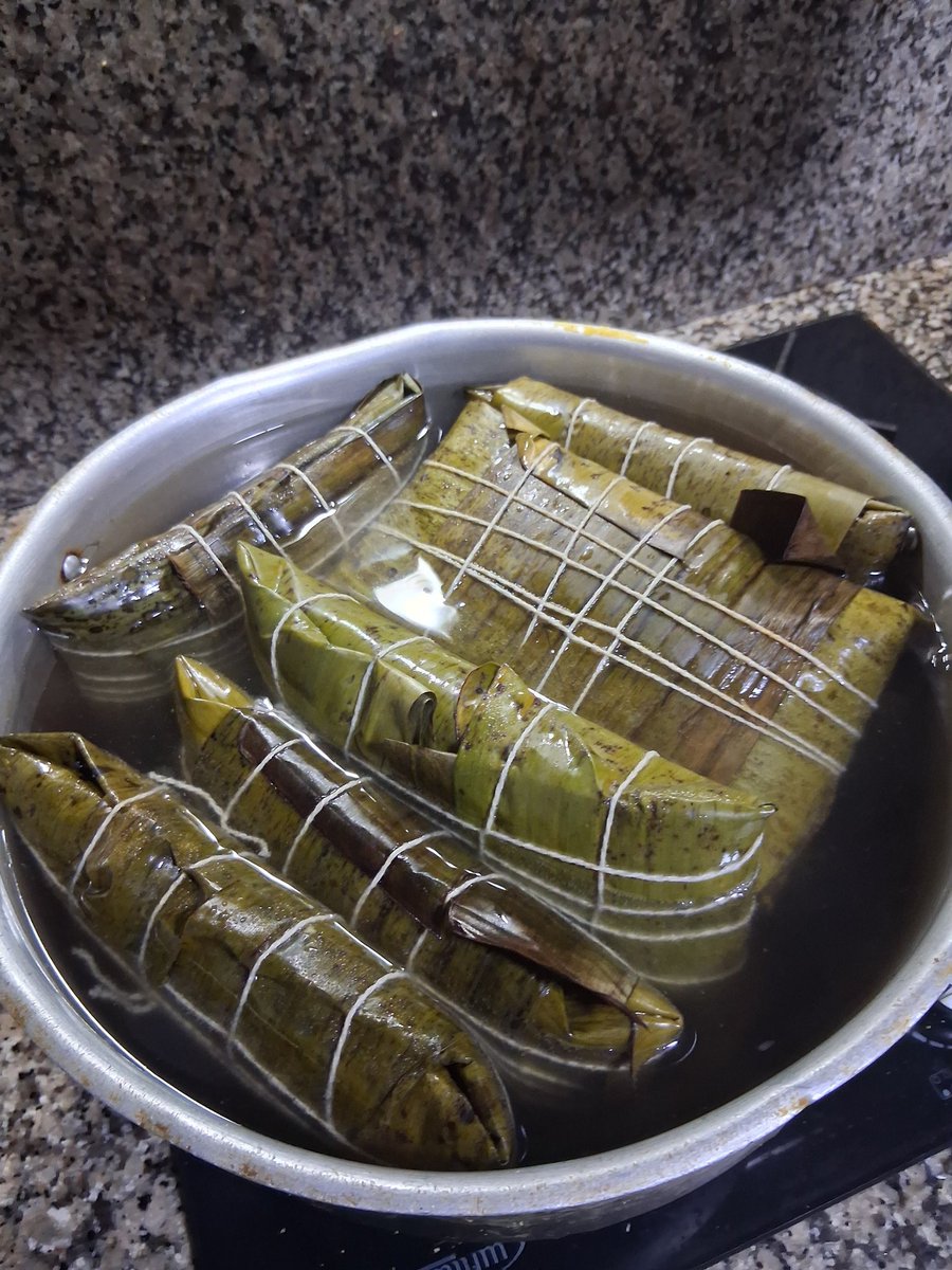 Jeanfive5's tweet image. Nuestras hallacas pensan más de 400 gramos, casi 1/2 kilo, quedaras realmente saciado en cuanto a gusto y tamaño....para encargos 04241180673